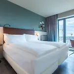 Hilton Garden Hotel 4*