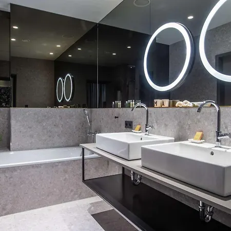 Hilton Garden Hotel 4*