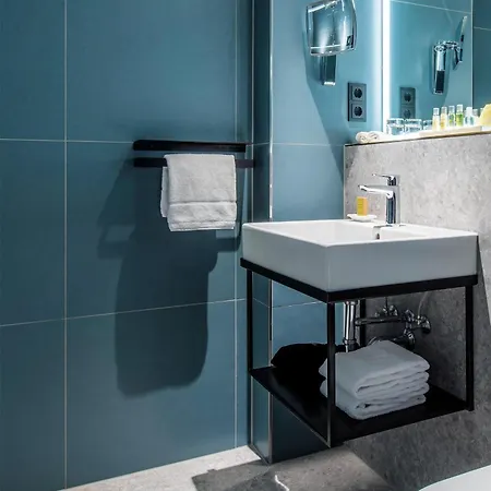 Hilton Garden מלון 4*